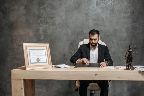 Choisir le bon avocat pour votre bail commercial à Bordeaux